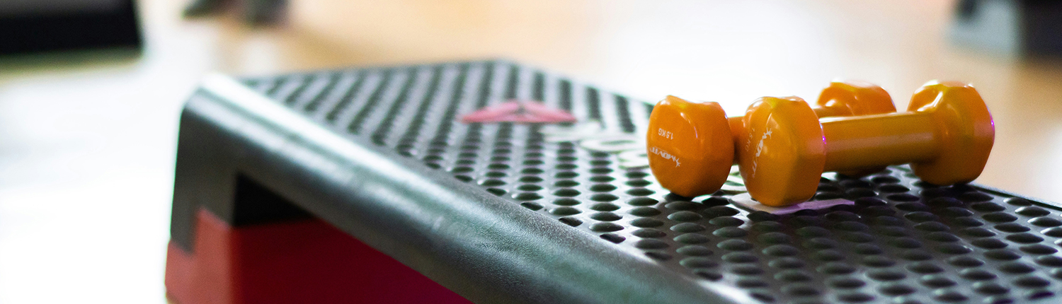 Stepper mit zwei Gewichten – Foto bei Jessica Streser auf Unsplash